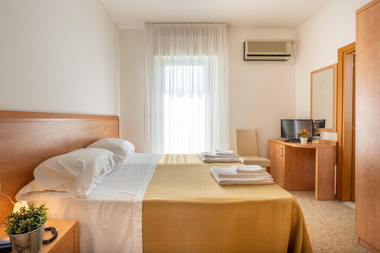 Hotel La Pineta Pineto Bagian luar foto